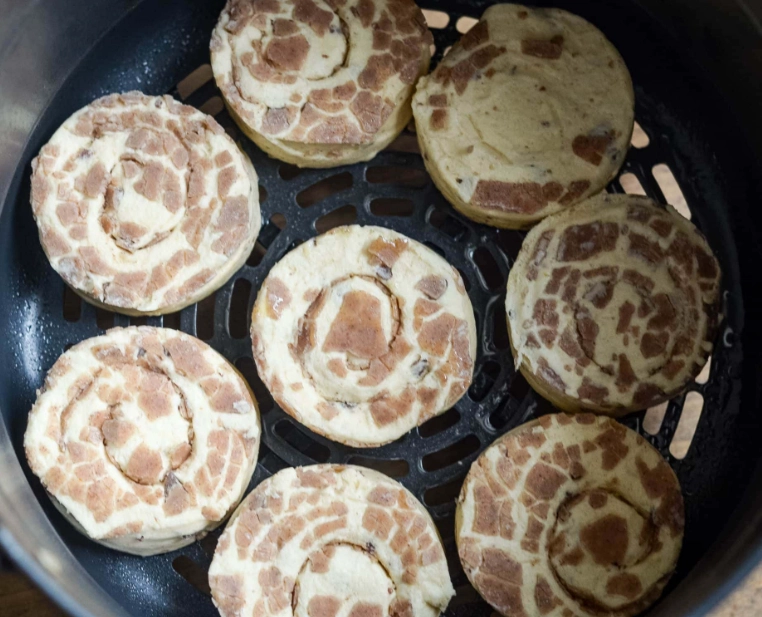cinnamon rolls in air fryer cinnamon rolls in air fryer