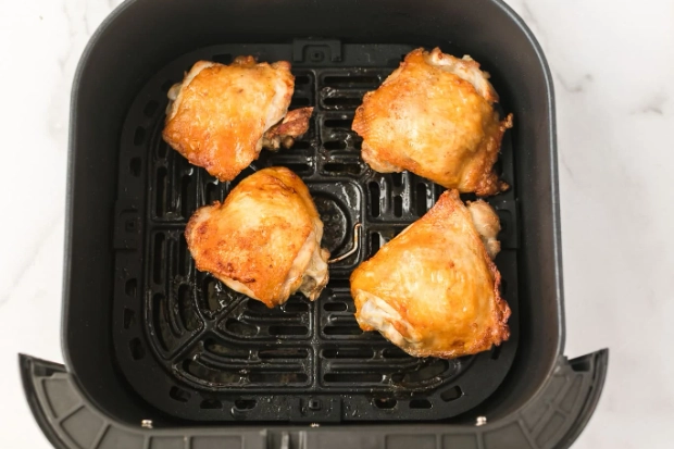 air fryer chicken thighs time