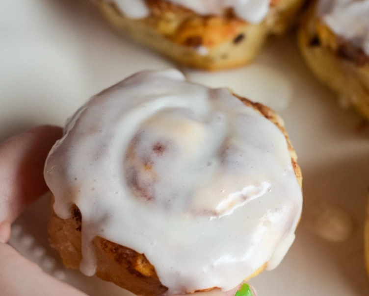 how to cook cinnamon rolls in air fryer