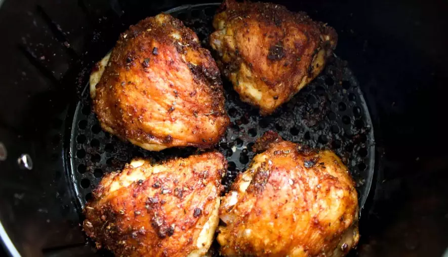 how to cook bone-in chicken thighs in air fryer