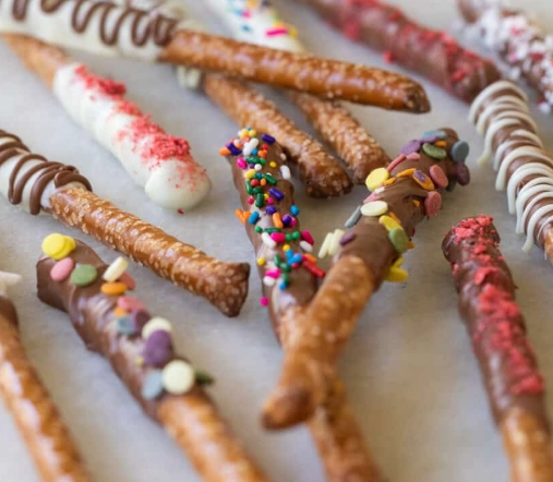 how to dip pretzels in chocolate
