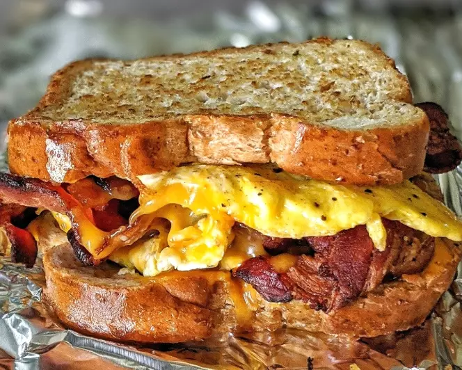how to make a perfect bacon egg and cheese