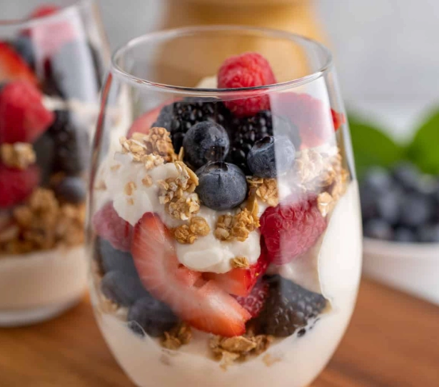 healthy breakfast parfait
