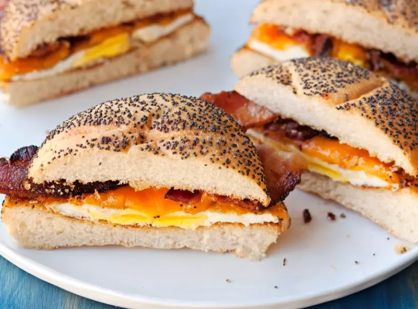 how to make a perfect bacon egg and cheese