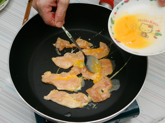 how to cook sliced chicken breast in a pan